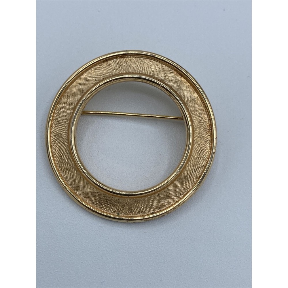 Vtg Round Brushed/Shiny Gold Tone Trifari Pin Brooch